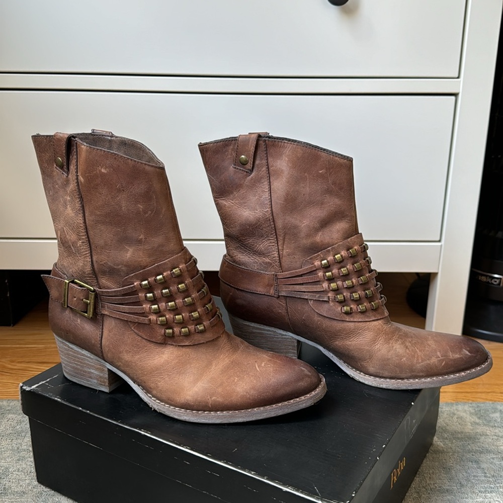 Reba Western Bootie, size 7